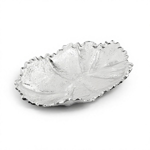 Dernière conception de vaisselle de table, plat de service en aluminium couleur argent, plat de service en forme de feuille pour la cuisine et l'hôtellerie - Product Image 1