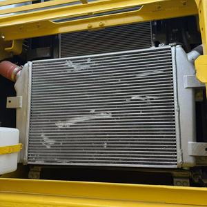 Excavatrice hydraulique Komatsu 350 d'occasion avec moteur et pompe Cummins, export direct pour l'ingénierie, poids opérationnel de 35 tonnes - Product Image 6