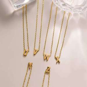 Collar de Acero Inoxidable - Dorado, Diseño Simple, Apto para Mujeres, Colgante de 26 Letras, Collar de Regalo Moderno, Venta al Por Mayor - Product Image 3