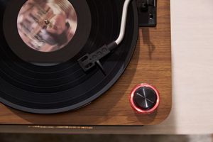 Tourne-disque rétro à double <span class=keywords><strong>haut</strong></span>-parleur D13112, décoration d'intérieur, modèle <span class=keywords><strong>de</strong></span> gramophone, capacités <span class=keywords><strong>de</strong></span> lecture <span class=keywords><strong>CD</strong></span>/DVD/VCD, portable et élégant - Product Image 6