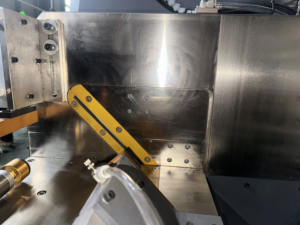 Sega di precisione CNC a 45 gradi per impianti ortopedici - Product Image 5