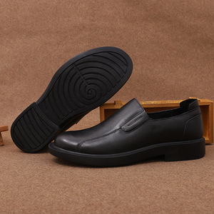 Chaussures habillées pour hommes en cuir véritable à bout rond, à enfiler, confortables pour le bureau et la carrière, semelle extérieure en caoutchouc, collection printemps - Product Image 3