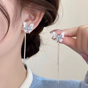 Boucles d'<span class=keywords><strong>oreilles</strong></span> pendantes longues en cristal de papillon en métal argenté de grande taille pour femmes, imitation perle, bijoux de manchette d'oreille - Product Image 1