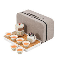Service à thé chinois extérieur portable tout-en-un Style de conception classique comprend un infuseur de plateau de tasse de théière en porcelaine pour sac cadeau de voyage