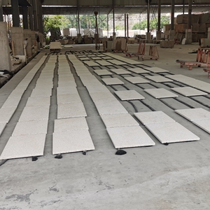 Piastrelle in Granito G682 Giallo a Prezzo di Fabbrica, Pietra Arrugginita Tagliata su Misura per Pareti e Pavimenti, Pietre per Pavimentazione Carrabile - Product Image 2