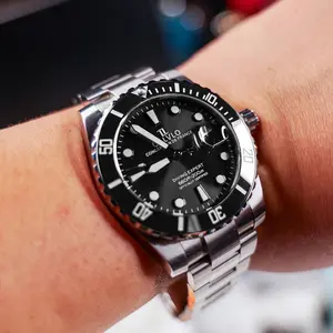 Relógio de marca clássico mecânico com pulseira de metal em aço inoxidável, relógio de negócios com caixa de safira e calendário, relógio de mergulho em profundidade