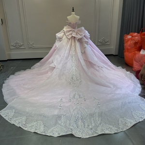 Vestido de Quinceañera Rosa Wx251 para Niñas de 15 Años, Moderno con Escote Corazón, Top de Encaje, Corsé, Brillos y Falda de Princesa con Cola Capilla - Product Image 3