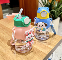 Gobelet à paille pour enfants avec motif d'ours de dessin animé, avec bandoulière, en plastique de qualité alimentaire, grande capacité, portable, pour une utilisation en extérieur