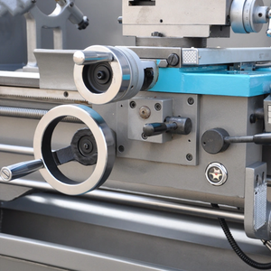 เครื่องกลึงโลหะแนวนอนอัตโนมัติความแม่นยำสูงสำหรับงานหนัก รุ่น Torno Lathe Horizontal แบบแมนนวล - Product Image 5