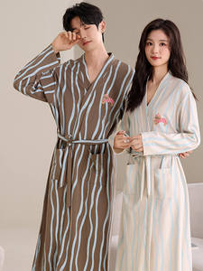 เสื้อคลุมอาบน้ำผ้าฝ้ายลายทางสำหรับผู้หญิง พิมพ์โลโก้ตามสั่ง ดีไซน์อบอุ่นสำหรับฤดูหนาว ขายส่งสำหรับสปา โรงแรม และใช้ในห้องน้ำที่บ้าน - Product Image 3