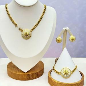 Conjunto de Joyería de Acero de Titanio Premium Estilo Coreano, Collar con <span class=keywords><strong>Colgante</strong></span> Floral e Imitación de Perla, Oro 18K, Regalo Minimalista y Elegante - Product Image 6