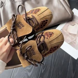 Zapatillas de Entrenamiento para Mujer, Antideslizantes, con Cierre de Cordones, Estilo Tenis, Bordado, Parte Superior de Cuero Genuino, Suela de Goma, Diseño de Diseñador - Product Image 3