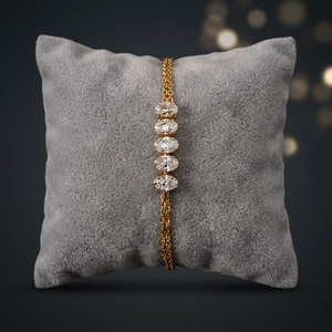 Bracelet élégant pour femme avec diamants, finition en or 18 carats, design sophistiqué et gracieux, style confiant et étincelant - Product Image 2