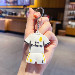 พวงกุญแจยางรูปบาร์เซโลน่า มิลาน ปารีส ท็อตแน่ม พร้อมคาราไบเนอร์ อุปกรณ์ตกแต่งรถยนต์ พวงกุญแจพลาสติกสำหรับกีฬา - Product Image 5