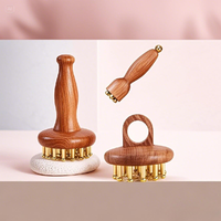 Les utilisateurs adorent l'outil de massage Guasha confortable pour le corps, la tête et les yeux, le rouleau et la baguette de massage Guasha Kansa, le masseur de cuir chevelu en bois Guasha.