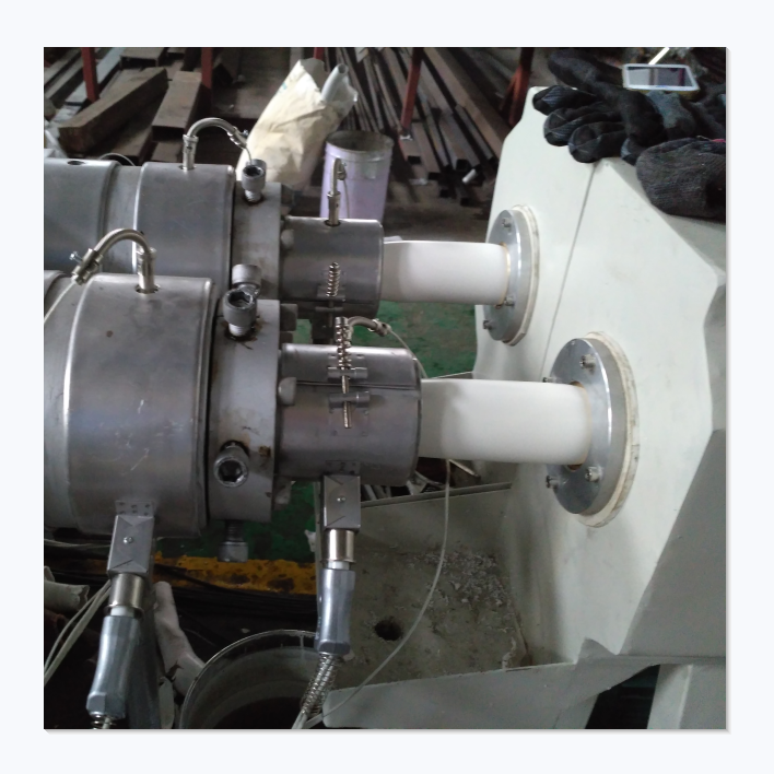 Высокопроизводительная машина для экструдирования двойных труб, цена в Индии на ПВХ