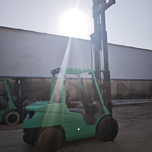 Montacargas Usado Mitsubishi de 3.5t de la Ciudad de Hefei, Importado de Japón, 3 Mástiles, Neumático Neumático, Diésel, Modelo 2023, 1 Año de Garantía, Económico - Product Image 5