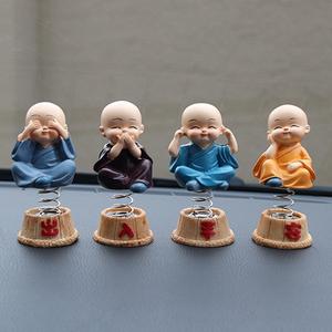 Accessoires <span class=keywords><strong>de</strong></span> voiture secouez la tête petit <span class=keywords><strong>moine</strong></span> dessin animé poupée <span class=keywords><strong>de</strong></span> printemps résine artisanat décoration <span class=keywords><strong>de</strong></span> la maison emballage <span class=keywords><strong>de</strong></span> boîte-cadeau - Product Image 4