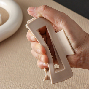 Nuage Griffe Clips Doux Flexible <span class=keywords><strong>Cheveux</strong></span> Griffe Silicone Pince À <span class=keywords><strong>Cheveux</strong></span> pour Femmes Grandes Barrettes Antidérapantes pour Mince Épais <span class=keywords><strong>Cheveux</strong></span> Bouclés - Product Image 1