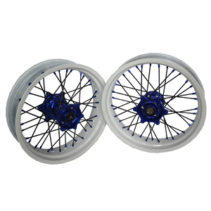 Juego de ruedas Supermoto de aleación de aluminio de 17 pulgadas, juego de ruedas de motocicleta <span class=keywords><strong>Supermotard</strong></span> blanco para <span class=keywords><strong>YAMAHA</strong></span> YZ/<span class=keywords><strong>YZF</strong></span> 125 250 - Product Image 1