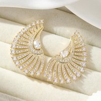 Boucles d'oreilles clous grandes en forme d'éventail plaquées or de luxe, pavées de zircone cubique avec pierre centrale en forme de goutte, bijoux élégants pour soirée