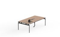 Table de réunion moderne en acier rouge avec prises intégrées, design durable et écologique pour salle de réunion d'hôtel