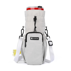 Portabottiglie portaborraccia personalizzato in Nylon con tasca per telefono e cinturino regolabile - Product Image 2