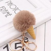 Vente en gros de porte-clés en forme de cornet de glace en fourrure de lapin imitation écologique multicolore de 5 cm