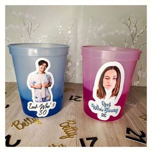 Vasos Personalizados para Fiestas de Cumpleaños que Cambian de Color, Vasos de Plástico de 16oz y 22oz, Vasos Personalizados con Logotipo, Vasos para Estadios, Recuerdos de Boda - Product Image 1