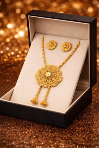 Achetez le collier et les boucles d'oreilles City Girl 24 carats en cuivre plaqué or pour femme, ensemble de bijoux tendance. - Product Image 3