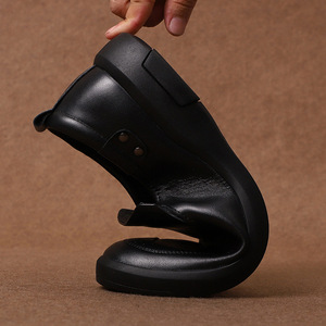 Mocassins en cuir véritable pour hommes, bout rond, à enfiler, confortables, toutes saisons, semelle extérieure en caoutchouc, semelle intermédiaire en EVA, doublure textile, couleur unie - Product Image 3