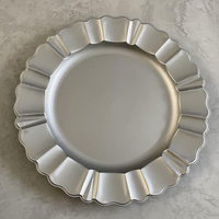 Assiettes de présentation en plastique de 13 pouces, écologiques, personnalisées, à bordure dorée cannelée et gaufrée, pour mariages et réceptions, vente en gros