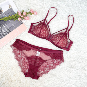Completo Intimo Gotico in Pizzo Francese, <span class=keywords><strong>Reggiseno</strong></span> Sexy e Puro Desiderio per Seni Piccoli da Donna, Senza Ferretti, con Effetto Push-Up - Product Image 1