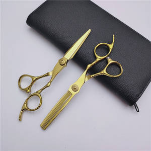 กรรไกรตัดผมเคลือบทอง 6 นิ้ว กรรไกรตัดผมแบบแบน กรรไกรซอยผม สแตนเลส ใบมีดคม ด้ามยาว สำหรับมืออาชีพ - Product Image 3