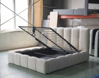 Cama Moderna Tapizada en Bouclé con Estructura de Madera, Plataforma con Almacenamiento Hidráulico y Cabecero Acolchado con Canales Verticales, Venta al por Mayor B2B