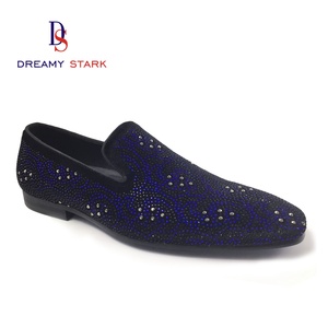 Chaussures pour hommes bleu foncé à motif diamant spécial ; Mocassins faits main en cuir véritable léger avec logo personnalisé, marque originale, pour le bureau et la carrière - Product Image 1