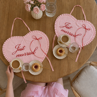 Set de table en coton brodé en forme de cœur, personnalisable avec nom et date, décoration d'intérieur, ornement de table de mariage romantique, design personnalisé