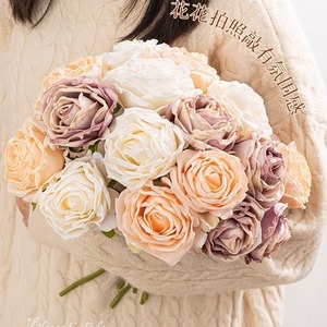 Rose artificielle en soie à tige unique, résistante à la chaleur, pour décoration intérieure et accessoire de mariage - Product Image 2