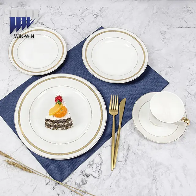 रेस्तरां और होटल के लिए कस्टम फैक्ट्री का नया डिज़ाइन गोल्ड एज लाइन इको-फ्रेंडली बोन चाइना डिनर सेट