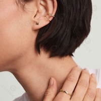 Harga grosir Gemnel minimalis perhiasan wanita mini huruf anting kancing