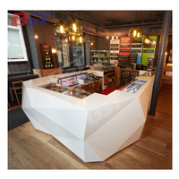 Comptoir de bar à sushi personnalisé en surface solide blanche, forme diamant, design luxueux