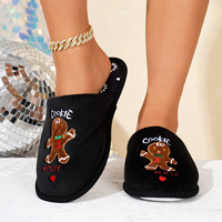 Chaussons d'intérieur en peluche douce brodés motif Bonhomme de pain d'épices de Noël, à bout fermé, antidérapants, pour l'hiver, vente en gros
