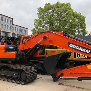 Presque neuf, haute qualité, faible nombre d'heures de fonctionnement, projet de construction, excavatrice sur chenilles d'occasion Doosan DX225LC-9 de 22 tonnes - Product Image 1