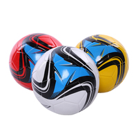 Fabricant de produits de sport promotionnels Cadeaux Taille Cinq Prix bon marché Ballon de football en PVC de 1.6mm