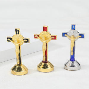 Ornamen Salib Katolik Religius Yesus Kristus dengan Cetakan Huruf 3D Berlapis Emas Paduan - Product Image 2