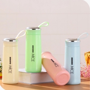<span class=keywords><strong>Bouteille</strong></span> d'<span class=keywords><strong>eau</strong></span> potable de voyage réutilisable en borosilicate givré anti-fuite avec corde avec logo personnalisé verres en <span class=keywords><strong>verre</strong></span> à prix économique - Product Image 4