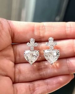 Pendientes de Diamantes Cultivados en Laboratorio de 3CT con Corte Corazón, Chapados en Oro Blanco de 14K, Engaste de Bisel, Certificados por IGI, Elegantes para Novias, Bodas y Fiestas - Product Image 1