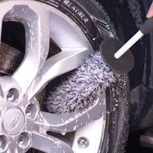 Brosse de nettoyage de roues de voiture portable en microfibre écologique multi-usages, douce et pelucheuse, avec poignée antidérapante pour jantes et pneus – Vente en gros - Product Image 1