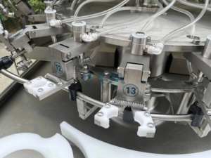 Lavadora automática de botellas de tipo inverso para limpieza de botellas de aceite cosmético y alimentos - Product Image 3