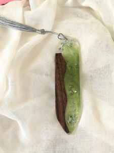 Marcapáginas de resina y madera: una combinación perfecta de creatividad, artesanía y funcionalidad - Product Image 2